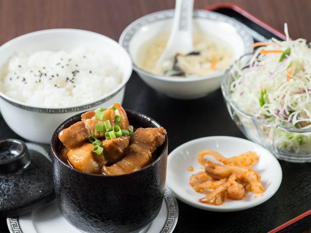 お肉、野菜、お米は全て国産。地産地消にこだわり使用