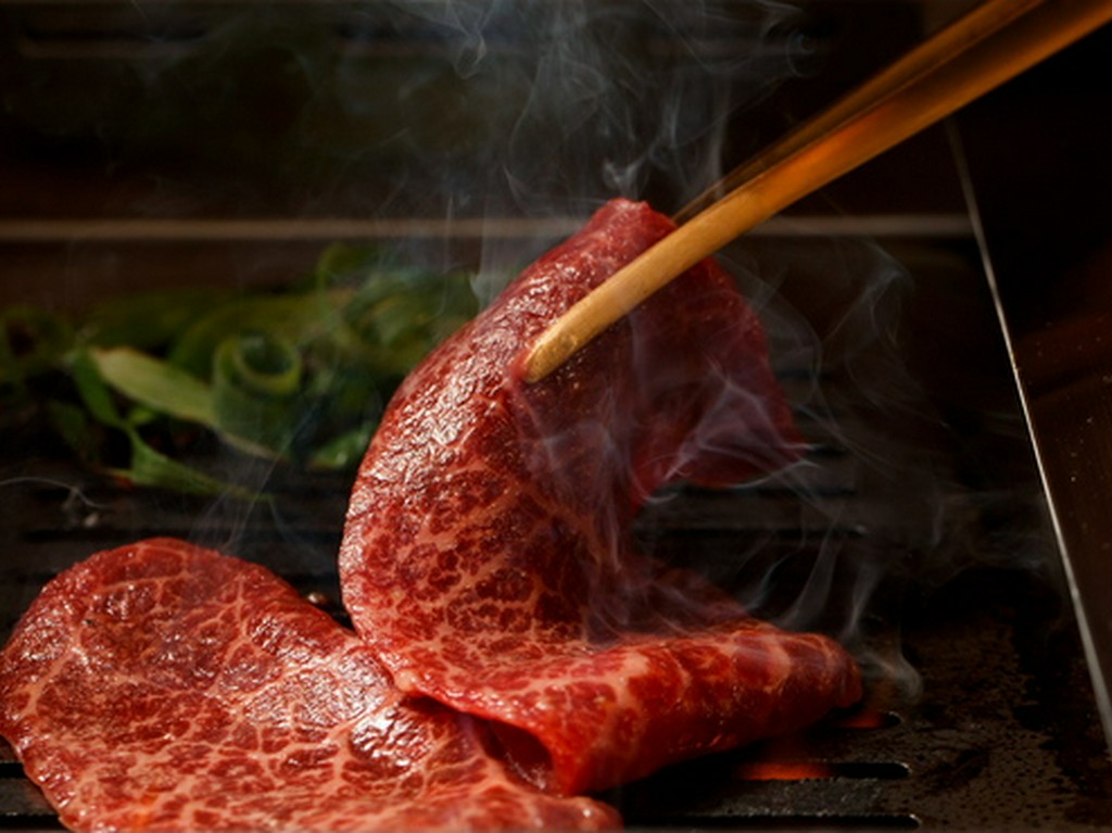 肉師たなかさとるの厳選牛を使用したコースです。特別なお集まりなどにご利用ください。