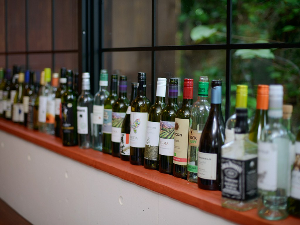 その時仕入れる魚介や仕込む料理に合わせて揃えるワイン