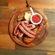 自家製ソーセージと自家製ベーコンのもりあわせ