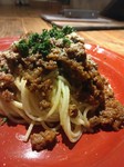 北海道直送の天然蝦夷鹿肉を店内でミンチに、手作りのミートソースに仕立てます。期間限定メニュー。タイミングでボロネーゼ、蝦夷鹿キーマカレーの時期もございます。