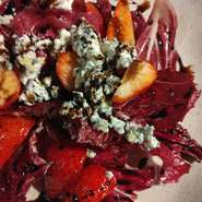 苺のサラダ　ブルーチーズとバルサミコ仕立て