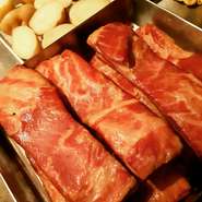 大人気完売御免　自家製スモークベーコン　