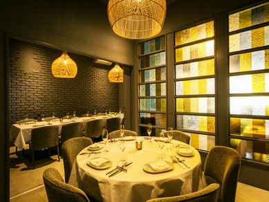 幅広いシーンと人数に対応する変幻自在な大・小の個室