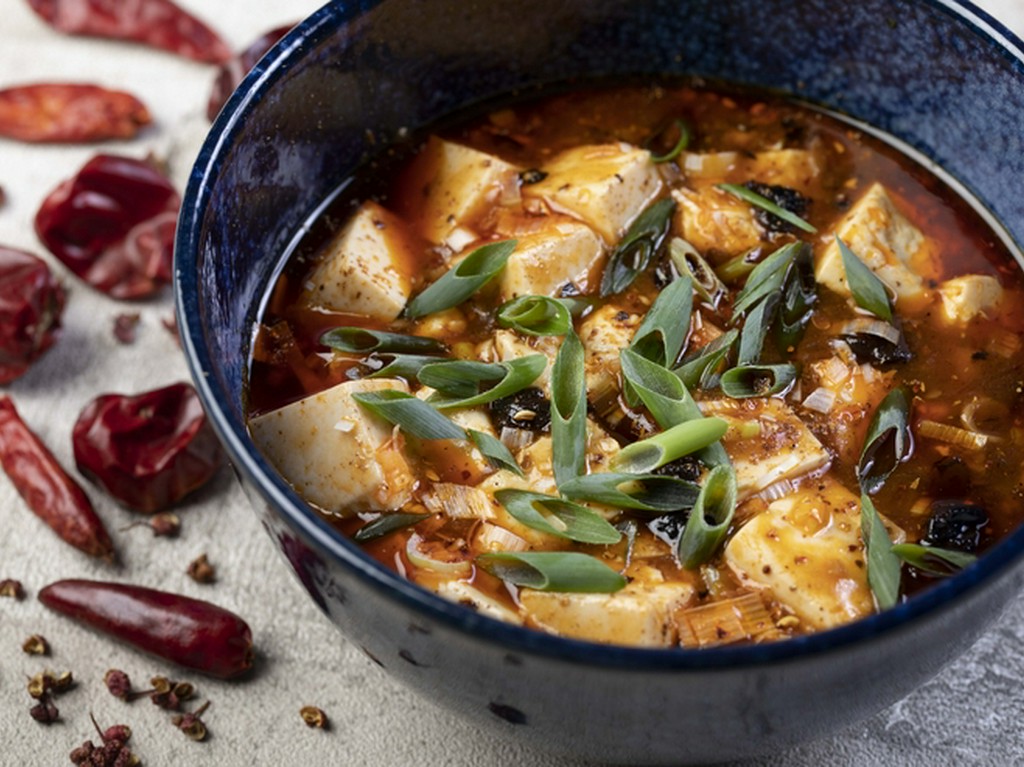 自家製麻婆ソースが生み出す奥深い味わい『激辛四川麻婆豆腐』