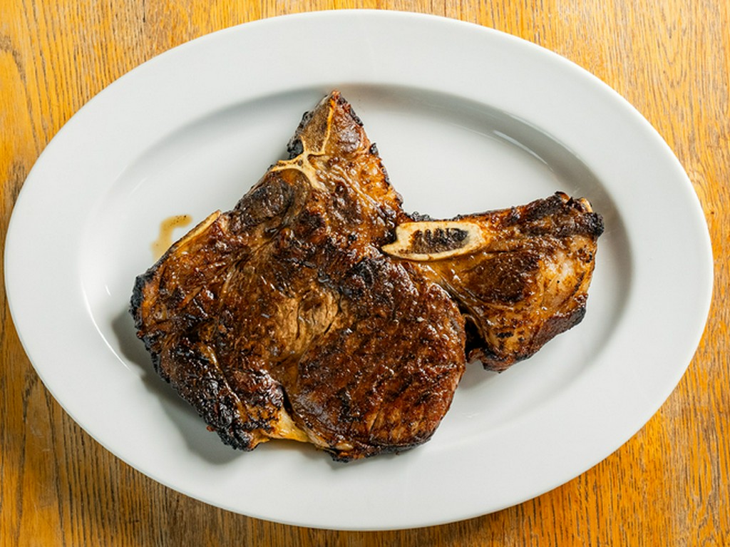 熟成赤城牛　骨付きサーロイン 800g