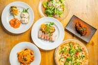 ●本日の前菜2種 盛り合わせ
●お好みのパスタ または お好みのピッツァ。
●本日の魚介料理 または 肉料理
●本日のドルチェ
●コーヒー または 紅茶