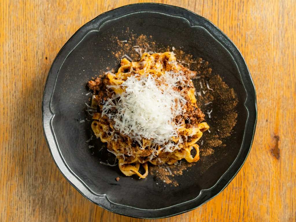 牛肉とバルバレスコのボロネーゼ　タリアテッレ