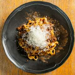 牛肉とバルバレスコのボロネーゼ　タリアテッレ