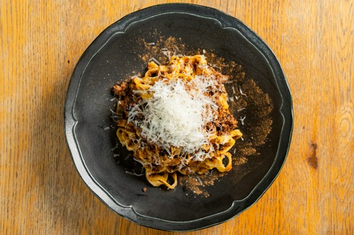 牛肉とバルバレスコのボロネーゼ　タリアテッレ