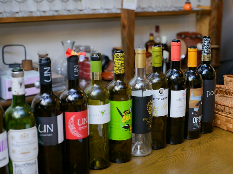 おすすめの「シェリー」をはじめ、スペインワイン各種を取り揃え