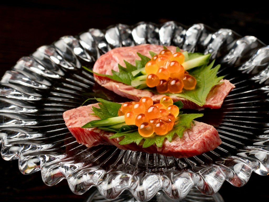 山形牛炙りいくら包み