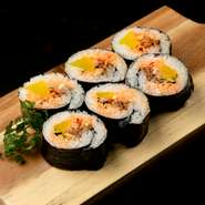 人気商品ランキングで常に上位をキープしている【HANA火】自慢の特製キンパです！