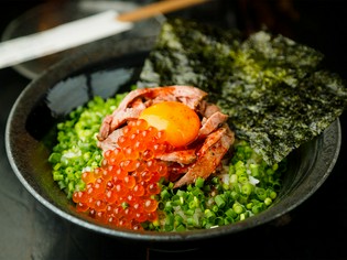 おいしさに大満足『自家製ローストビーフといくらのユッケ丼』