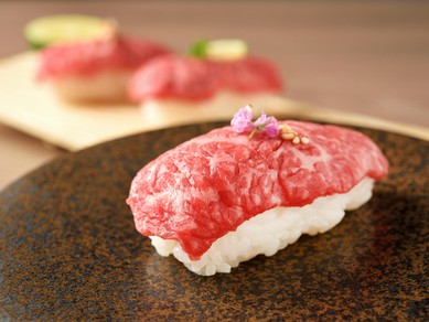 素材の上質さを存分に堪能できるひと品『和牛赤身炙り寿司』