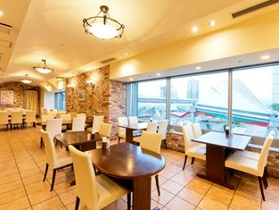 Restaurant G · greet
