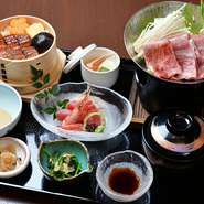 魅せ方にもこだわった旬の逸品で、人びとをもてなす【和食　くろ沢】。その時期ならではの素材を活かした、彩り豊かな料理たち。季節の宴会にももってこいです。