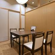 落ち着いた雰囲気の店内と丁寧なもてなしで、日ごろお世話になっている方との大切な食事の時間にも心強い存在。個室の案内や、予算に応じた各種コースの用意も可能。ここぞという場面で頼れるお店です。