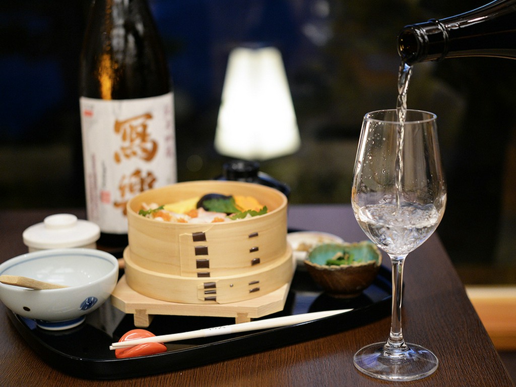 移り行く季節に見守られながら、旬の逸品に舌鼓