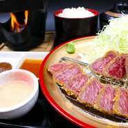 ランチ、ディナーそれぞれ数量限定となります。
8月20日現在、週末ランチは1時間程で完売してしまう為
ご希望のお客様はご予約いただくか、ディナータイムのご利用をお勧めいたします。