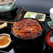 贅沢にうなぎ1尾使用しております。