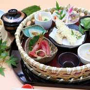 【2日前までの御予約】

先付・前菜からデザートまでのお膳料理となります。（珈琲または紅茶 付）
ランチもディナーもお得にご利用いただけます。
