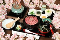 （海老二本、鱚、穴子、野菜三種）
サクサクの天ぷら盛り合せを天つゆと抹茶塩でどうぞ
