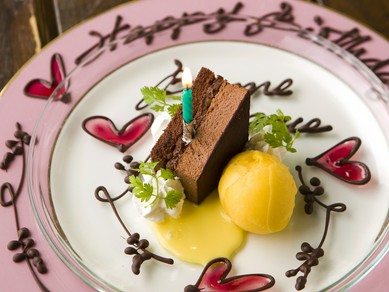 メッセージ入りのデザートプレート、事前予約で無料サービス