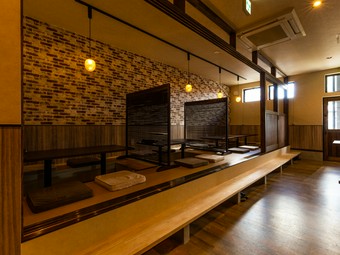 掘りごたつの半個室、のんびりムードの飲み会に