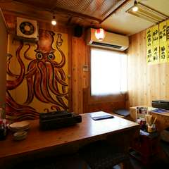 友人たちと飲みながら、たわいない会話を交わす、幸せな時間