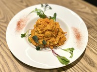 新鮮な牡蠣の旨味がたっぷり詰まった贅沢なオイル煮。