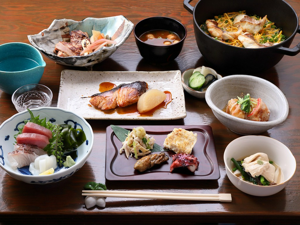 四季折々のおいしさを堪能できる『3850円コース』税抜
