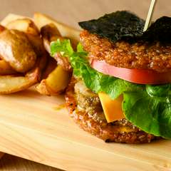 厳選赤身肉・フレッシュな野菜など、素材を活かしたハンバーガー