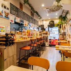 カジュアルな食事から、大人のディナーまで。多彩なシーンに対応