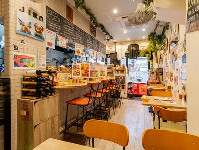 カジュアルな食事から、大人のディナーまで。多彩なシーンに対応