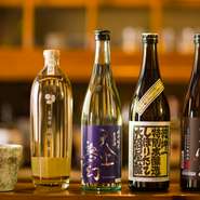 サツマイモ、麦、ジャガイモの焼酎を各種用意。注目はジャガイモの焼酎「清里」。北海道清里町で誕生した焼酎です。飲み口がまろやかで柔らかく、甘さが特徴。味わいの変化を楽しめるロックがオススメです。
