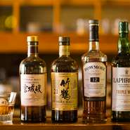 居酒屋のような気軽さもありながら、和酒から洋酒まで種類豊富に揃ったお酒を好みの飲み方を楽しめます。一品料理を肴にかるく一杯。あるいは、じっくりとお酒を堪能など、シチュエーションを選ばずに利用できます。