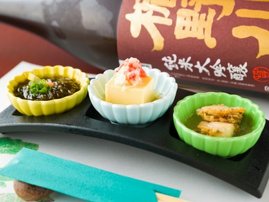 季節限定とグランドメニューの日本酒を、常時15種類用意