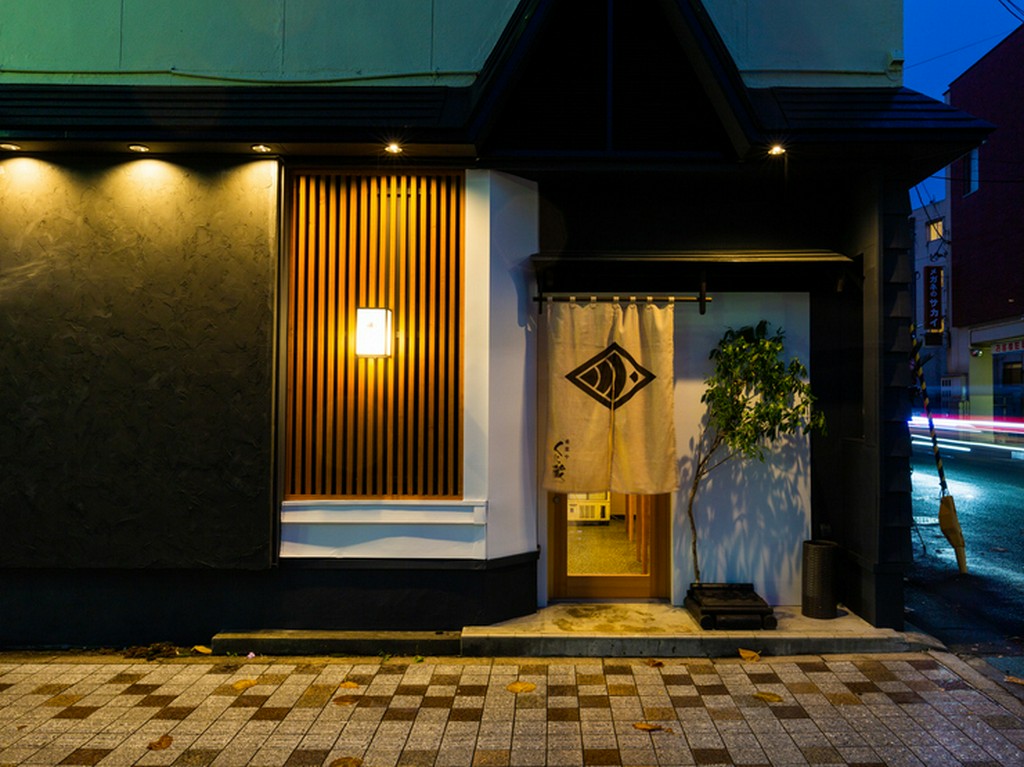 山形駅より徒歩5分、すずらん通りに位置する【肴菜や　くに蔵】