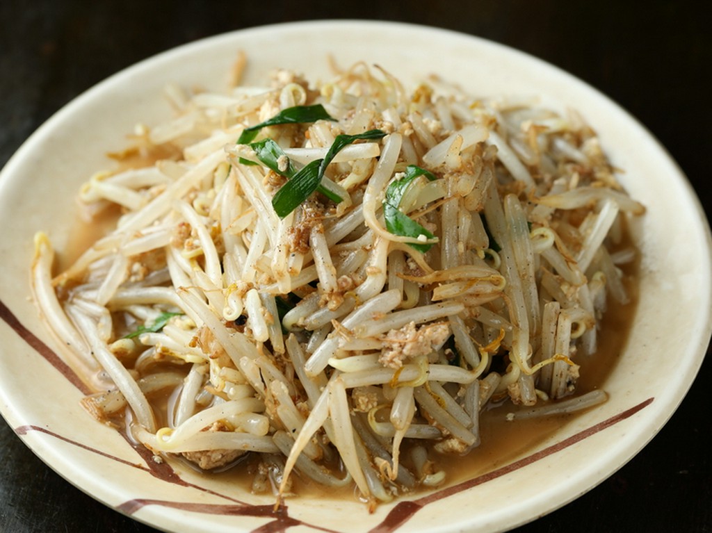 ニンニクと胡麻油の香りが口いっぱいに広がる『チャーメン』はやみつき必至の一皿