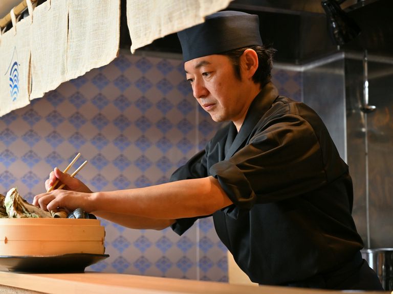 貝の産地から流通、調理までを深く知る料理人が手がける貝料理