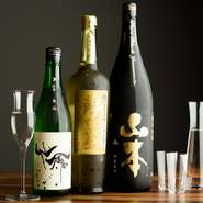 ビール、ワイン、果実酒、焼酎、日本酒、ウヰスキー、カクテル、強炭酸ハイボール、強炭酸サワー。9つのカテゴリーの美酒がズラリ。中でも日本酒は「レア」「数量限定」など滅多にお目にかかれない銘柄があります。