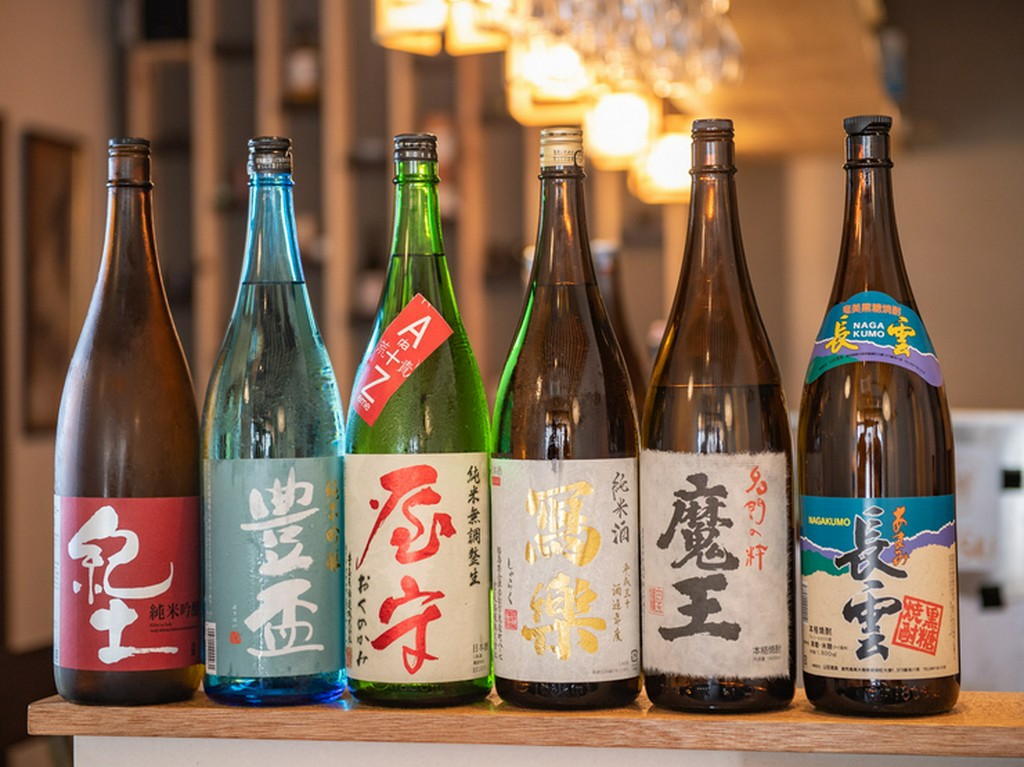 料理によく合うお酒が豊富。めずらしい銘柄を試す楽しみも