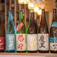 都内の酒蔵から仕入れているという日本酒は、常時20種以上の銘柄が並びます。季節ごとに入れ替えられ、訪れる度にさまざまな味わいを楽しめるのもうれしいところ。スタッフが好みに合わせた銘柄を提案してくれます。