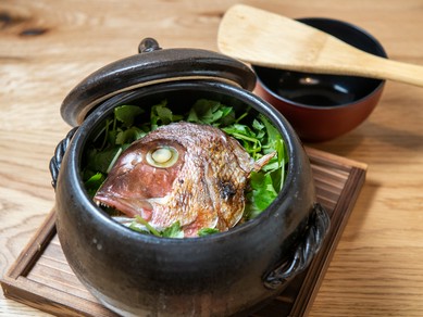 四季折々の旨みを味わえる『季節の炊き込みご飯』（2人前2合～　赤だしの味噌汁付き）