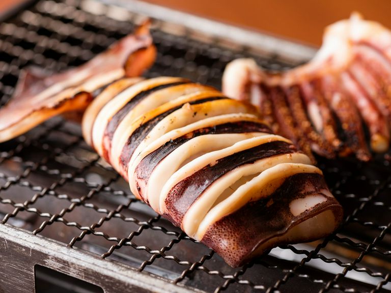 香ばしさが食欲をそそる『豪快 イカの丸焼き』