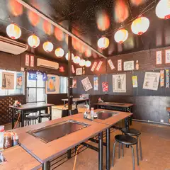 どこか昔懐かしい。昭和レトロな空間で、ゆったりと食事を満喫