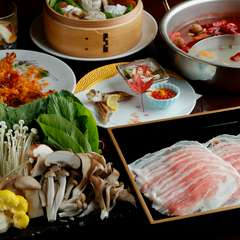 日本人好みの麻辣スープ×「烏骨鶏」出汁の白湯スープ『火鍋』コース