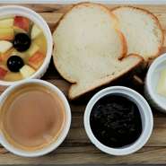 Bread & Butter & Jam
季節の果物
バゲット
コーヒーor紅茶orオレンジジュース
