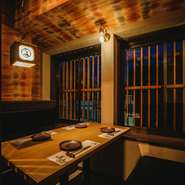落ち着いた雰囲気の個室や、ゆったりとした和風の個室があり、接待・会食や宴会など人数やシチュエーションに合わせて使い分けることができます。
